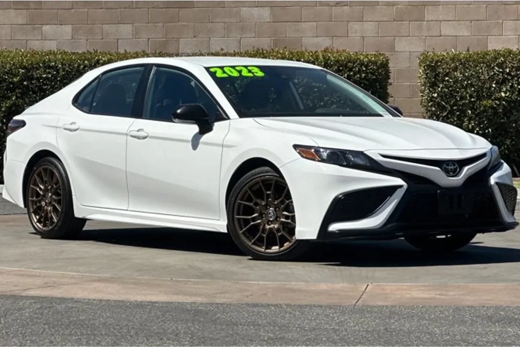 2023 Toyota Camry SE photo 1