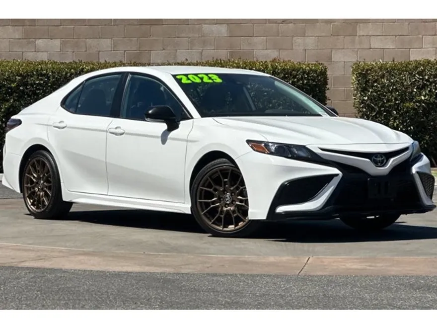 2023 Toyota Camry SE photo 1