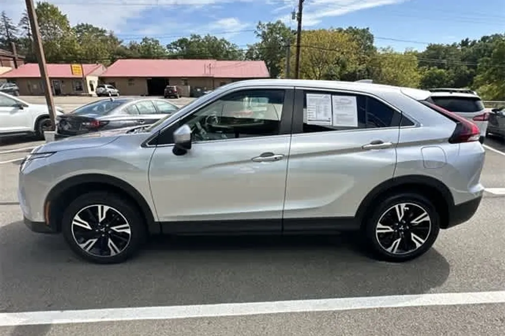 2024 Mitsubishi Eclipse Cross SE photo 1