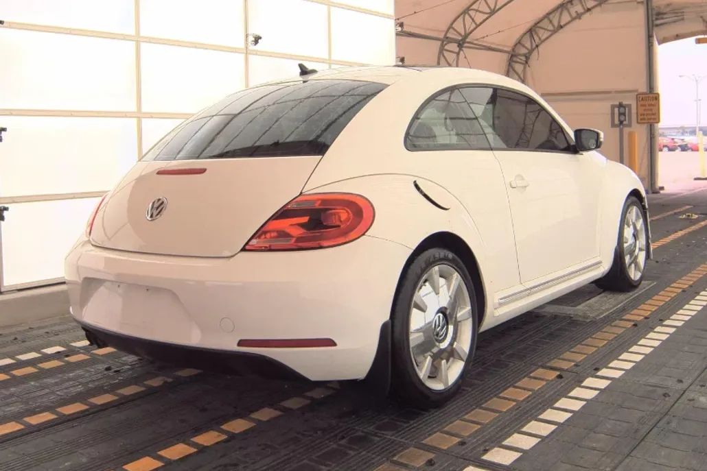 2012 Volkswagen Beetle photo 1