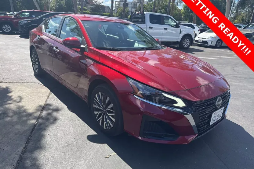 2023 Nissan Altima 2.5 SV photo 1