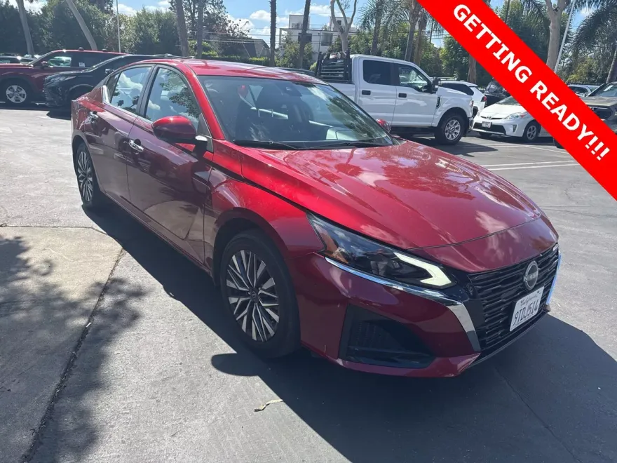 2023 Nissan Altima 2.5 SV photo 1