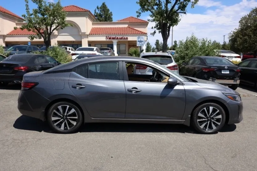 2025 Nissan Sentra SV photo 1