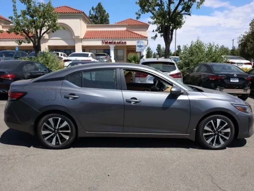 2025 Nissan Sentra SV photo 1