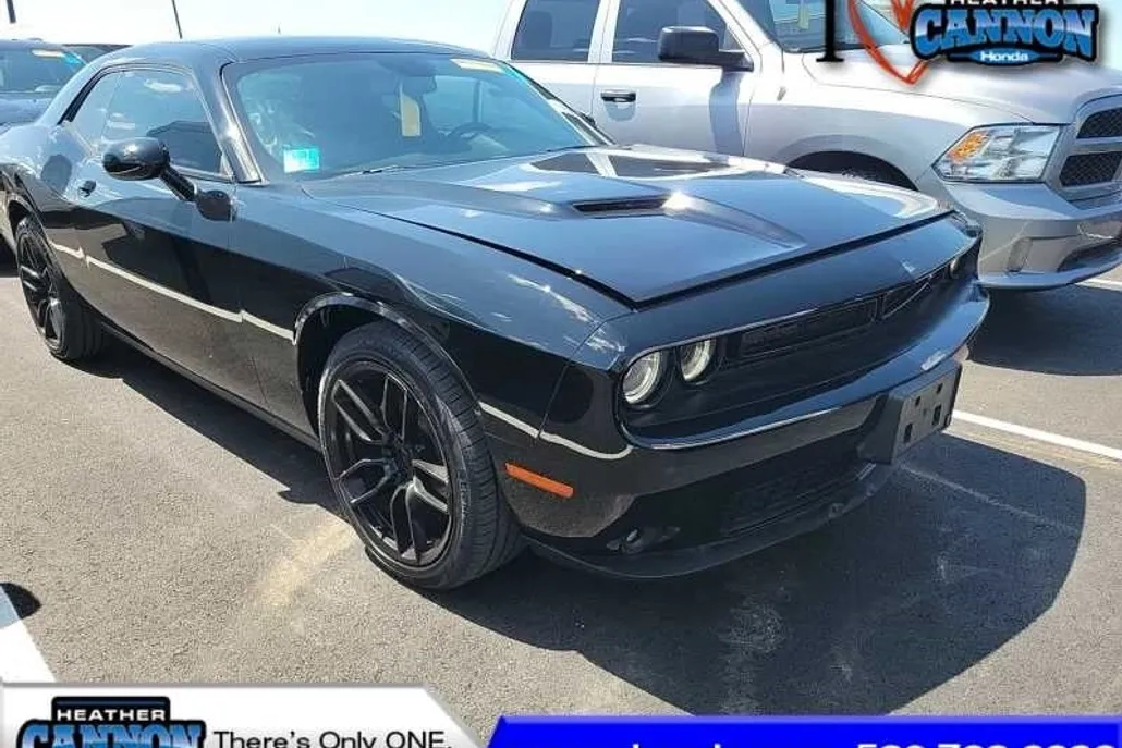 2023 Dodge Challenger SXT photo 1