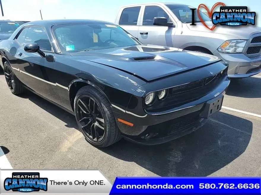 2023 Dodge Challenger SXT photo 1