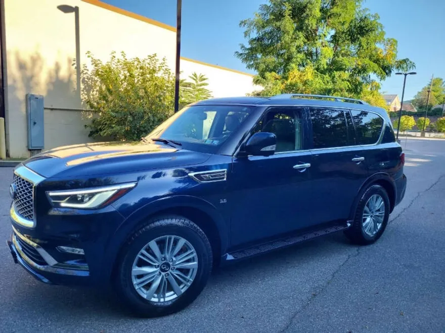 2019 Infiniti QX80 Luxe photo 1