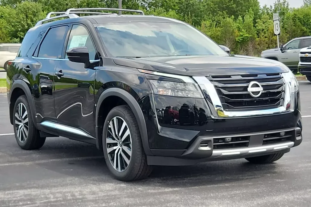 2025 Nissan Pathfinder Platinum photo 1