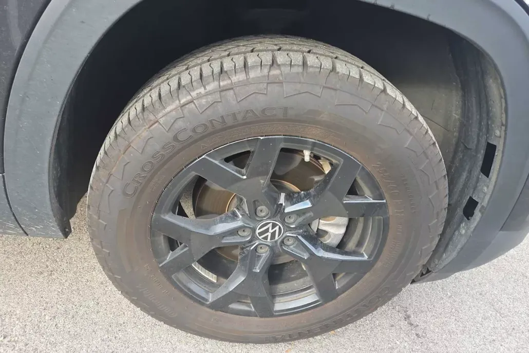 2024 Volkswagen Atlas Peak Edition SE Technology photo 1