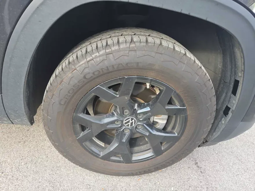 2024 Volkswagen Atlas Peak Edition SE Technology photo 1