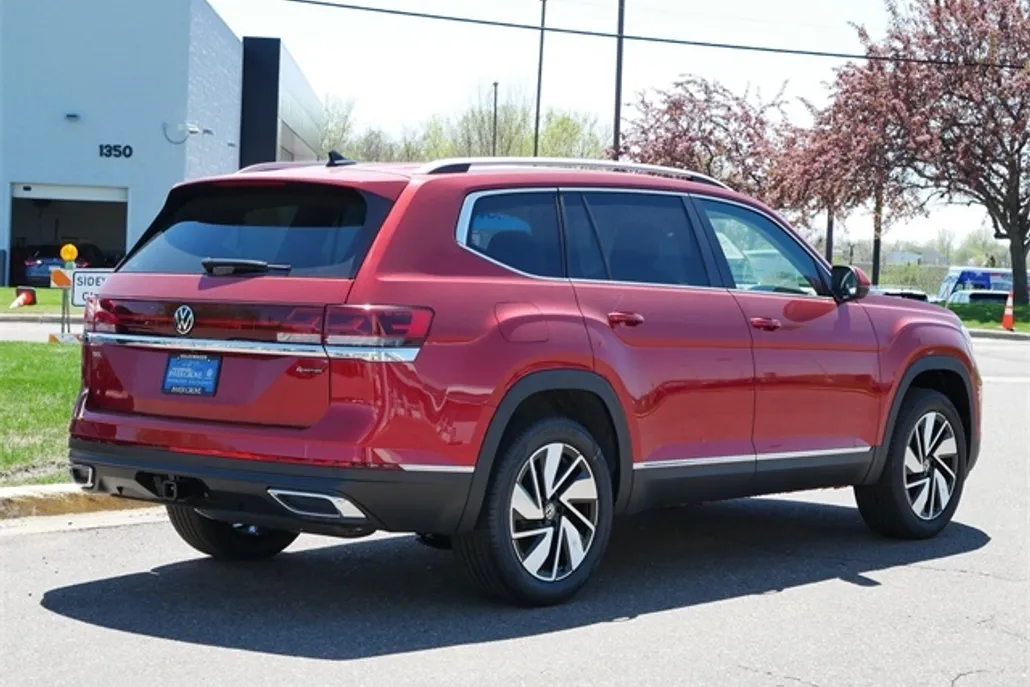 2025 Volkswagen Atlas SEL photo 1