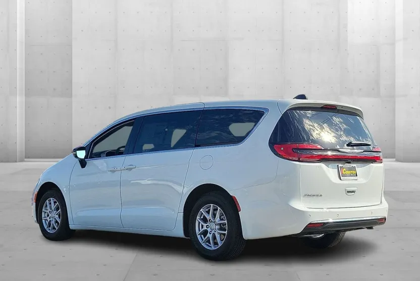 2026 Chrysler Pacifica photo 1