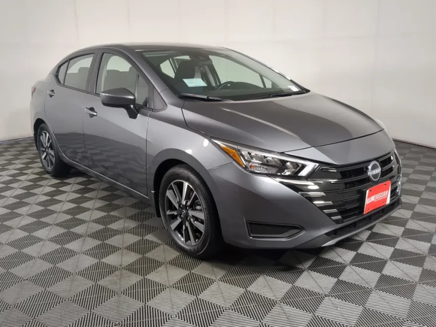 2025 Nissan Versa SV photo 1