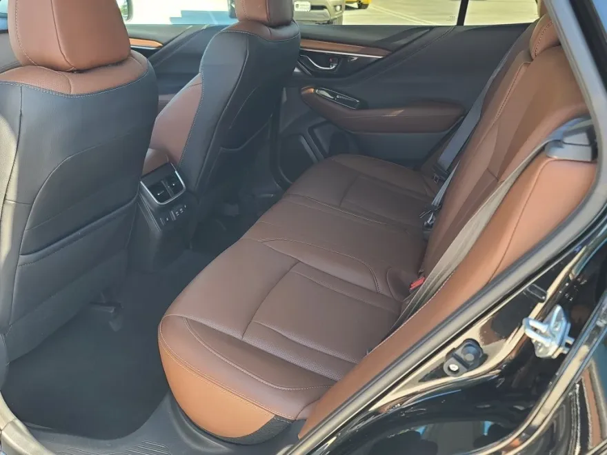 2022 Subaru Outback Touring XT photo 1