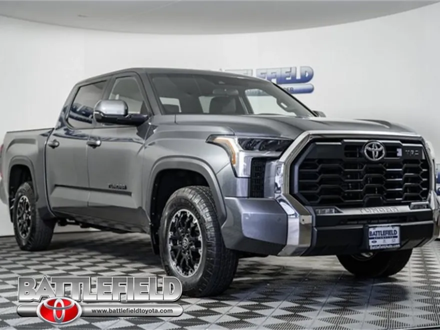 2026 Toyota Tundra SR5 CrewMax photo 1