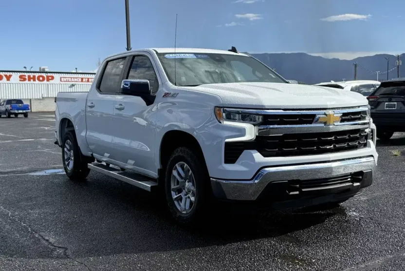 2022 Chevrolet Silverado 1500 LT photo 1