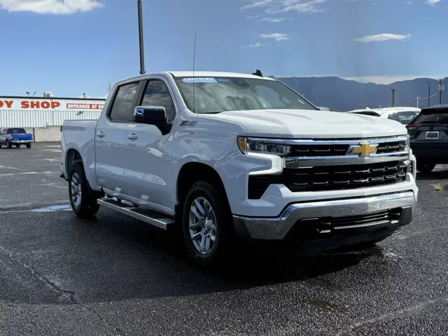 2022 Chevrolet Silverado 1500 LT photo 1