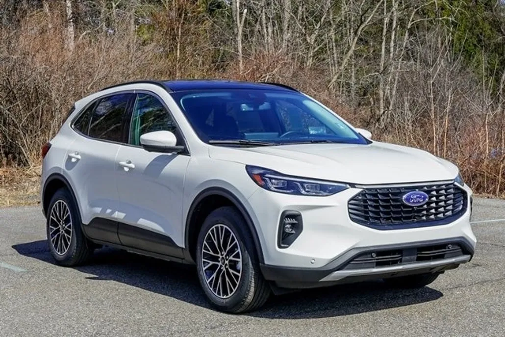 2025 Ford Escape Titanium photo 1