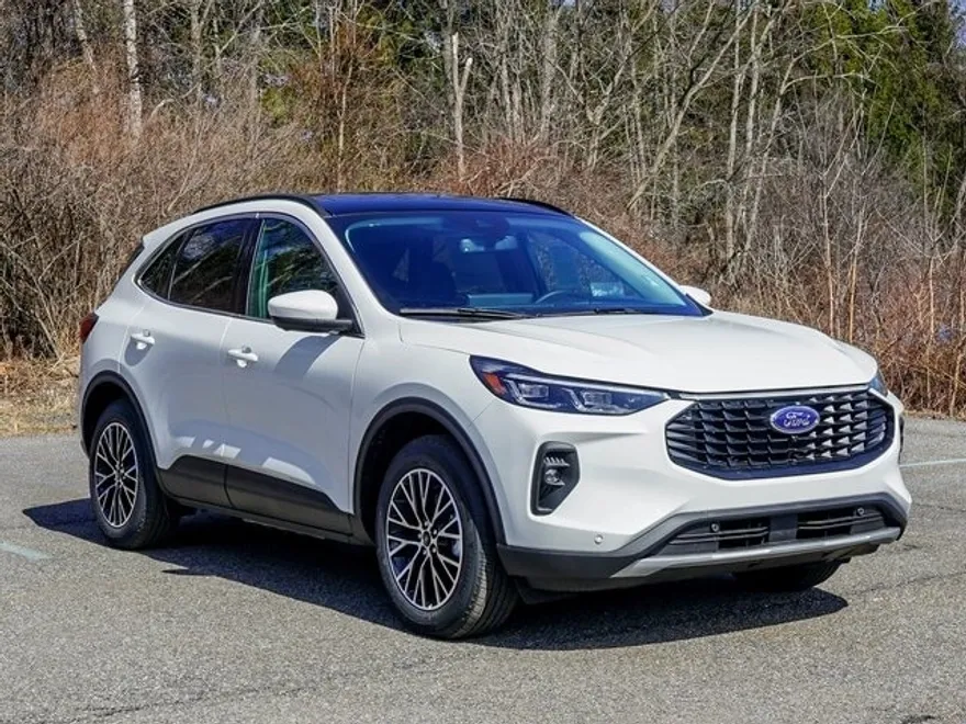 2025 Ford Escape Titanium photo 1
