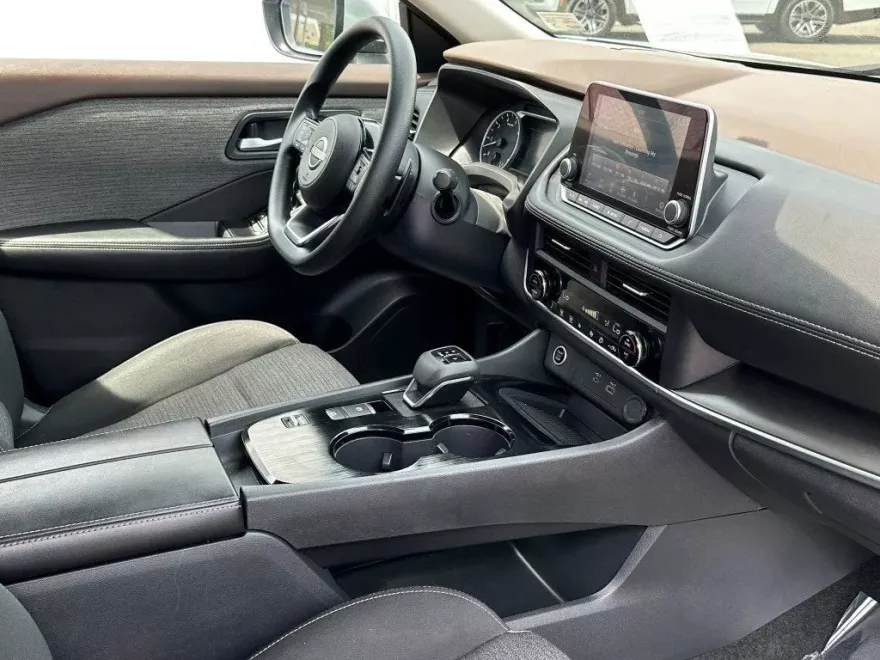 2023 Nissan Rogue SV photo 13