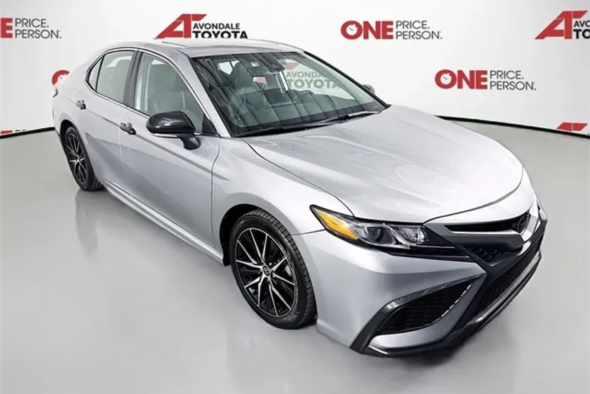 2022 Toyota Camry SE photo 1
