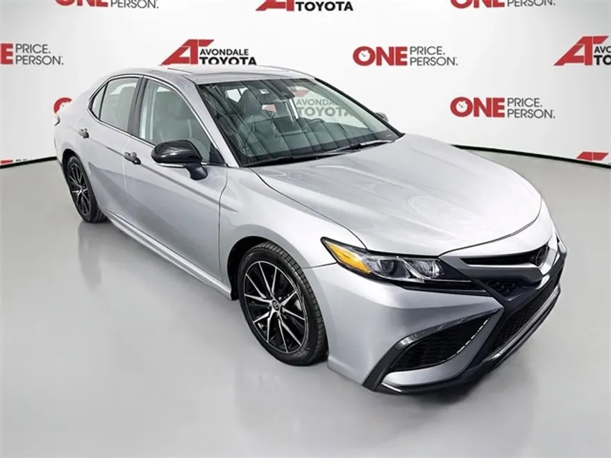 2022 Toyota Camry SE photo 1