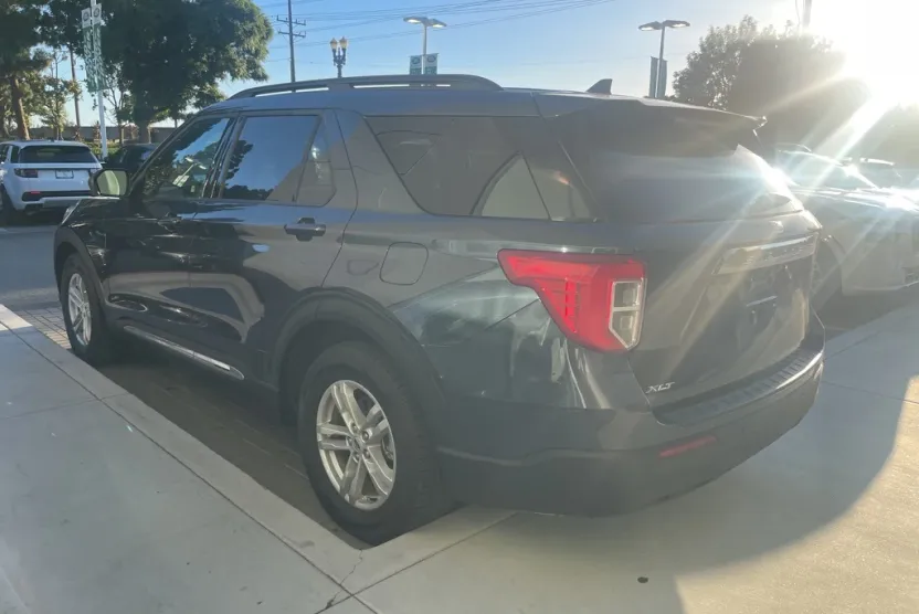 2024 Ford Explorer XLT photo 1
