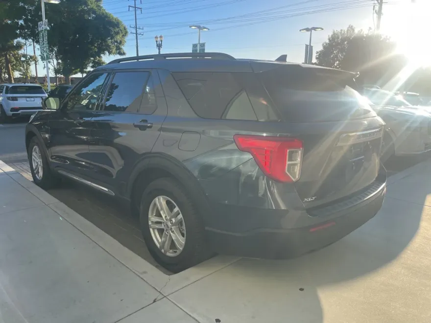 2024 Ford Explorer XLT photo 1