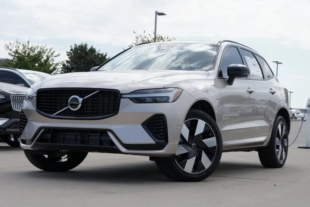 2025 Volvo XC60 Hybrid T8 Plus photo 1