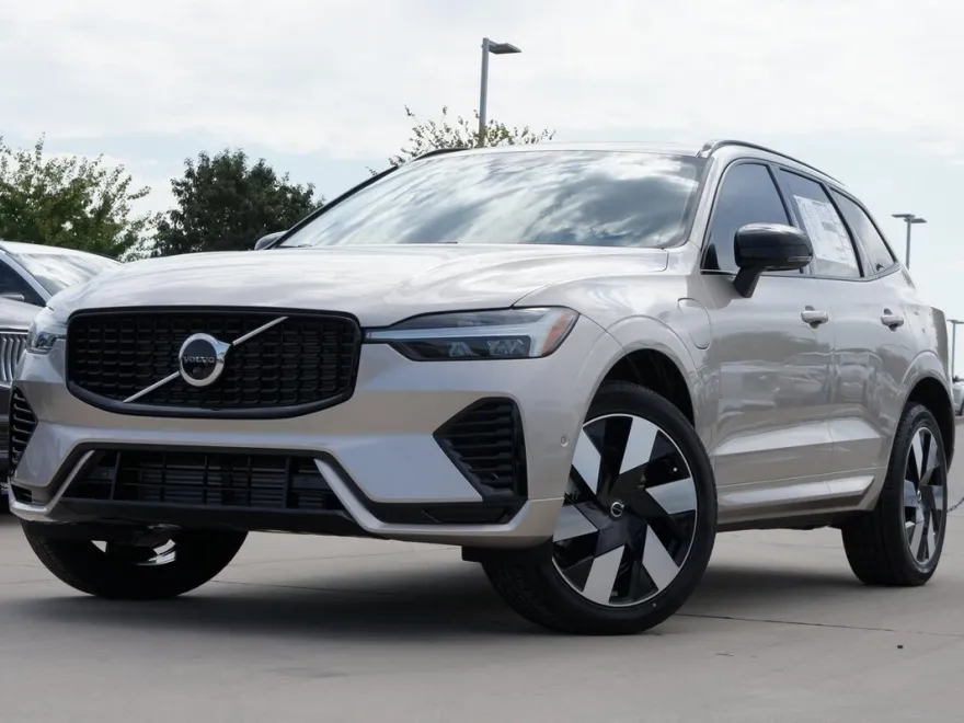 2025 Volvo XC60 Hybrid T8 Plus photo 1