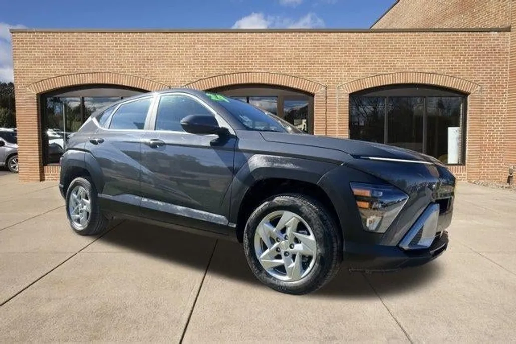 2024 Hyundai Kona SE photo 1