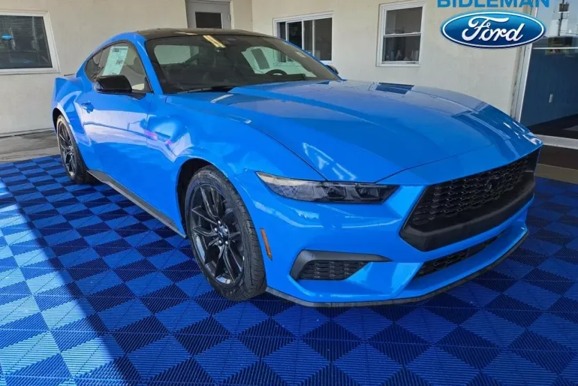 2025 Ford Mustang EcoBoost Premium photo 1