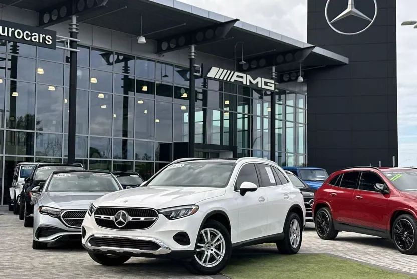 2023 Mercedes Benz GLC 300 photo 1