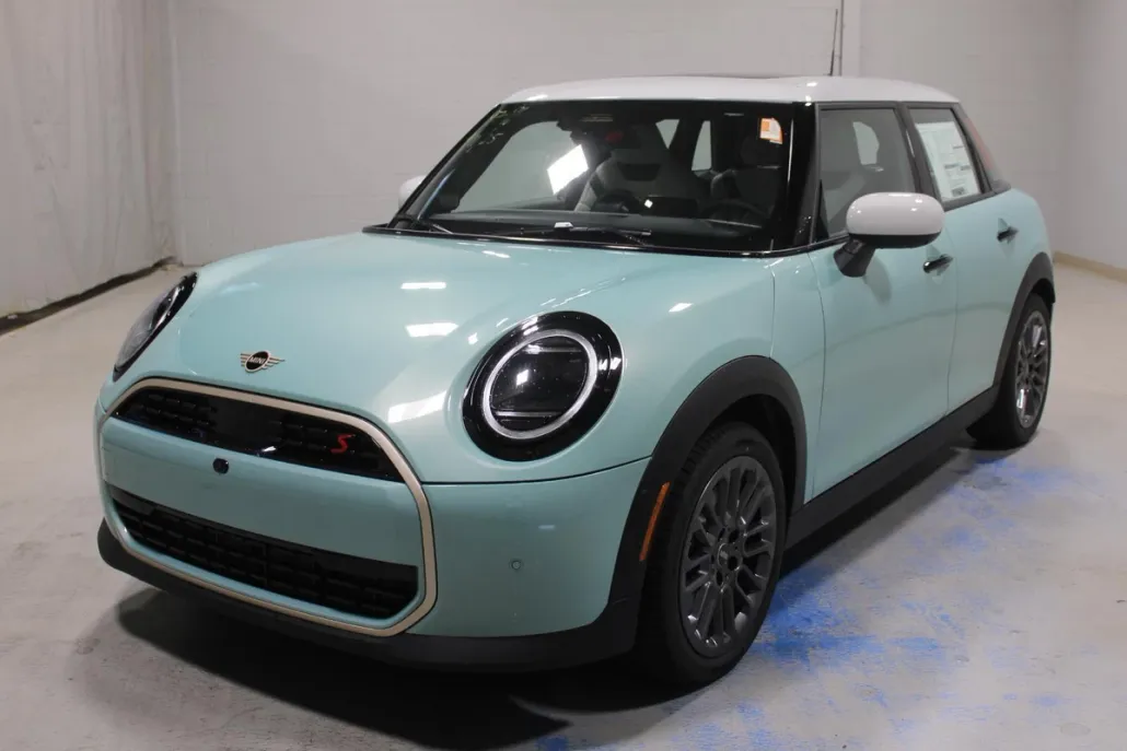 2026 Mini Cooper Hardtop S 4 Door Iconic photo 1