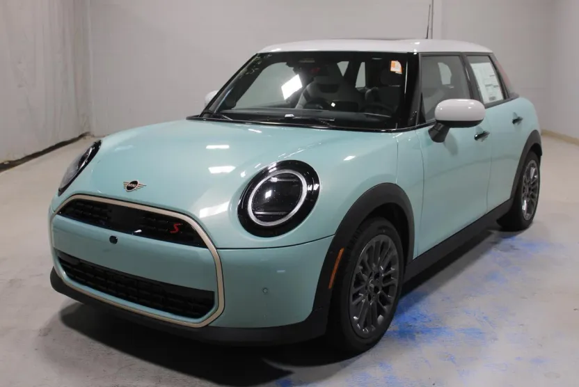 2026 Mini Cooper Hardtop S 4 Door Iconic photo 1