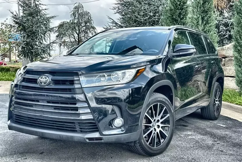 2017 Toyota Highlander SE photo 1