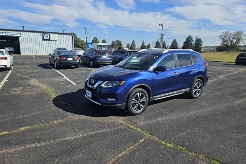 2017 Nissan Rogue SL photo 1