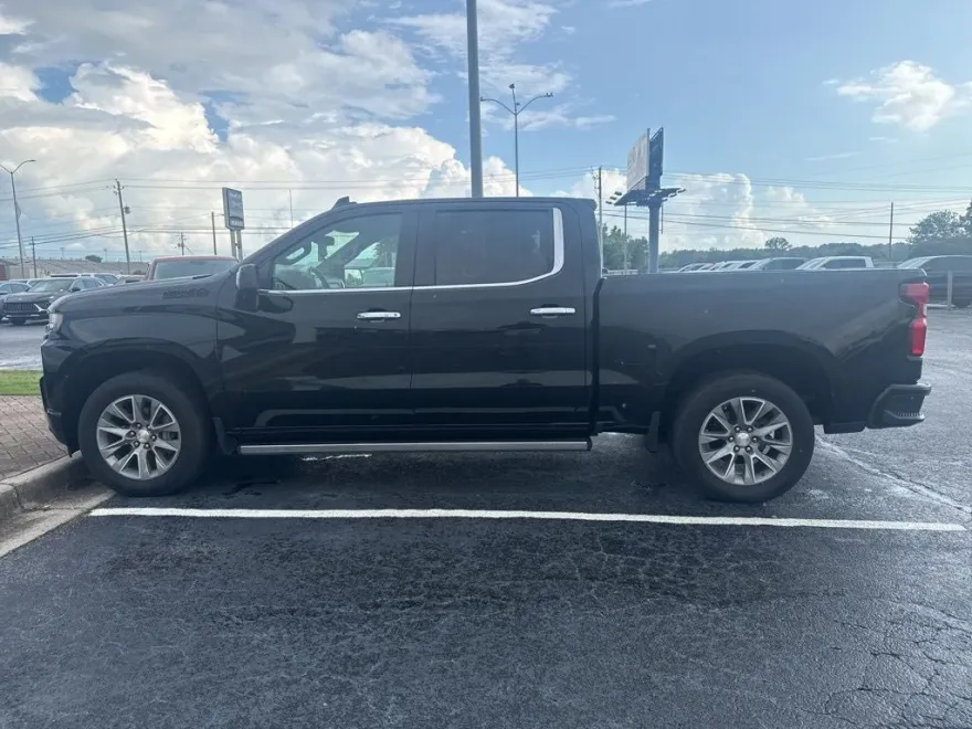 2022 Chevrolet Silverado 1500 High Country photo 1