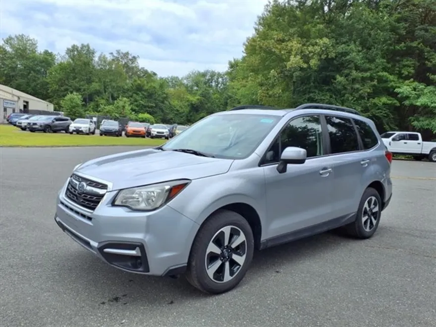2017 Subaru Forester 2.5i Premium photo 1