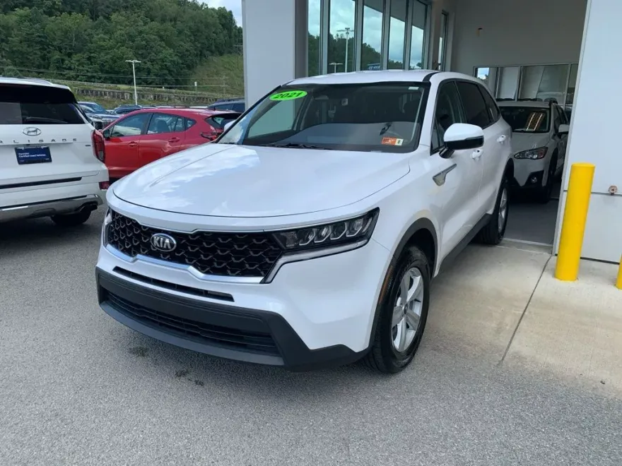 2021 Kia Sorento LX photo 1