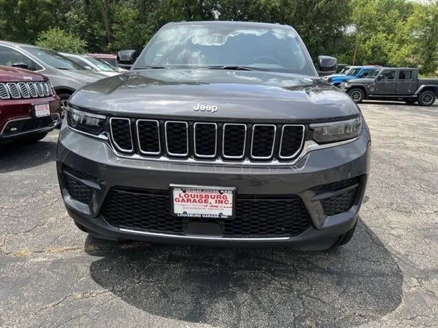 2025 Jeep Grand Cherokee Laredo photo 1