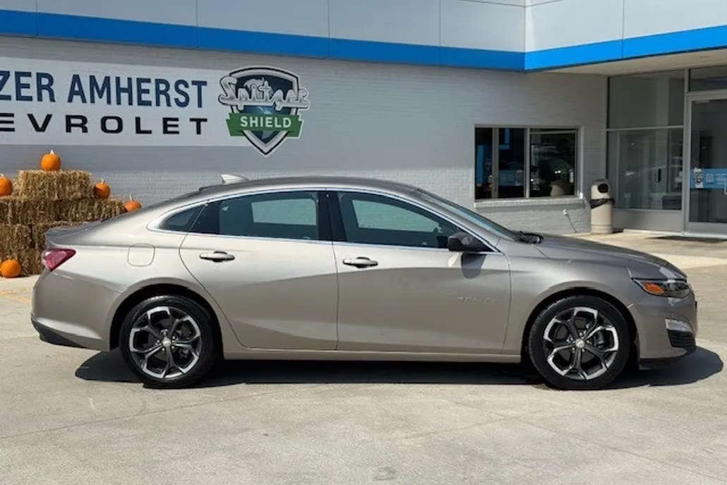 2022 Chevrolet Malibu 1LT photo 1