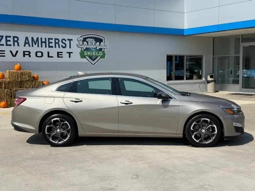 2022 Chevrolet Malibu 1LT photo 1