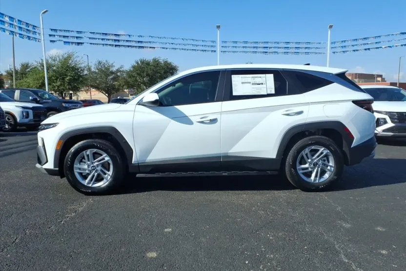 2025 Hyundai Tucson SE photo 1