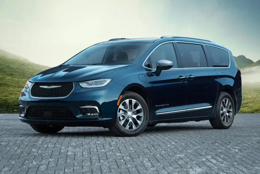 2023 Chrysler Pacifica Hybrid Touring L photo 1
