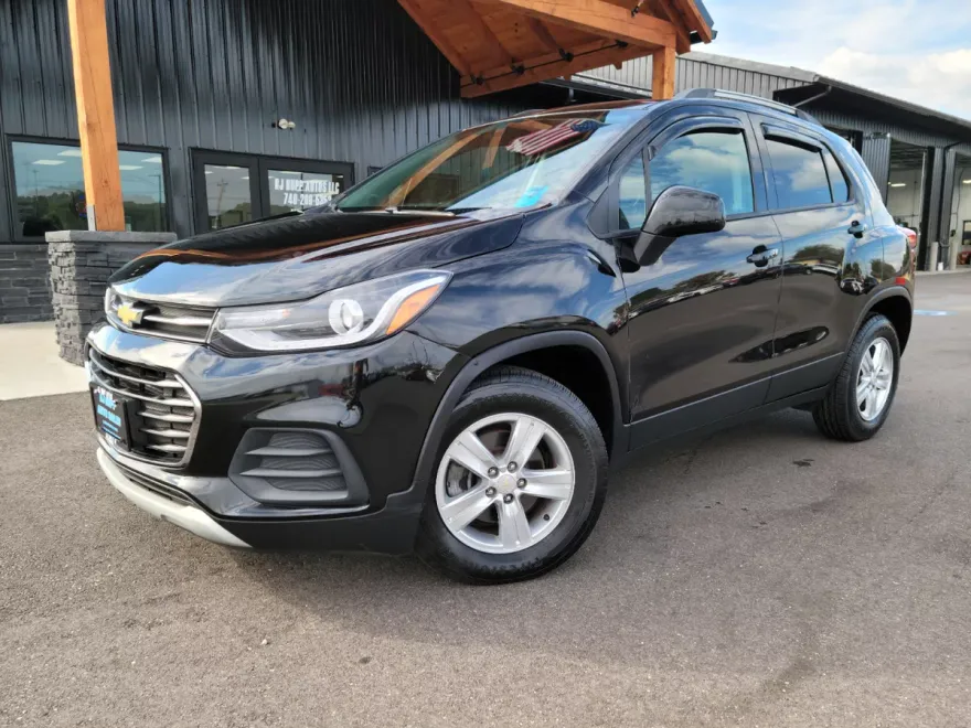 2022 Chevrolet Trax LT photo 1