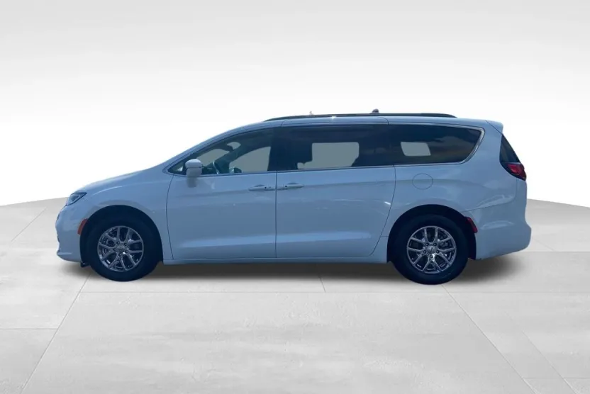 2022 Chrysler Pacifica Touring L photo 1