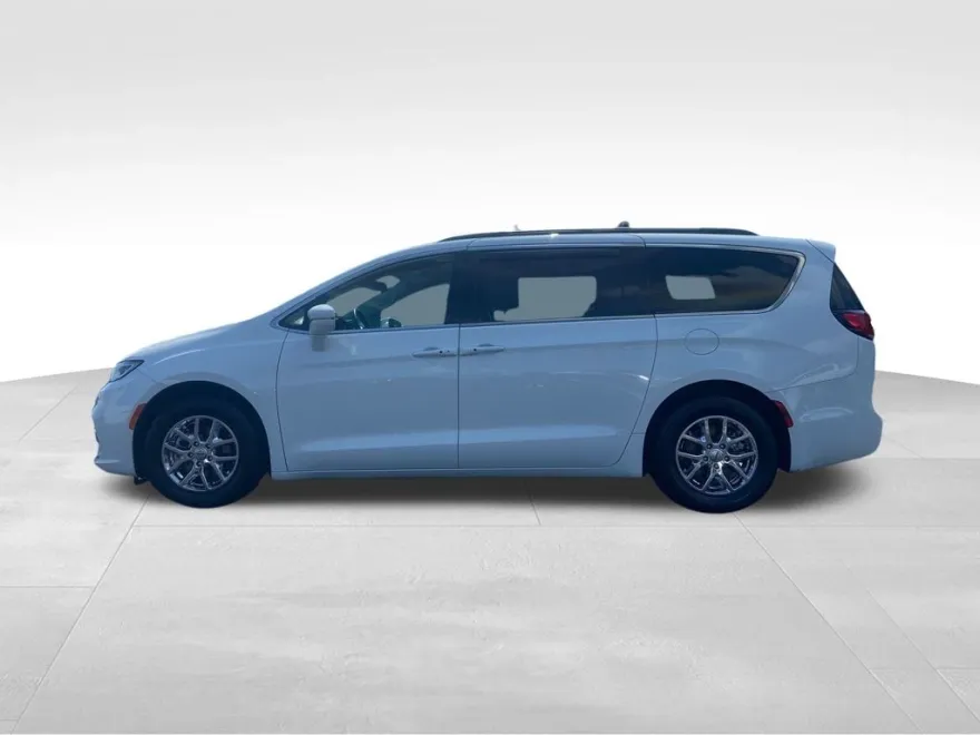 2022 Chrysler Pacifica Touring L photo 1
