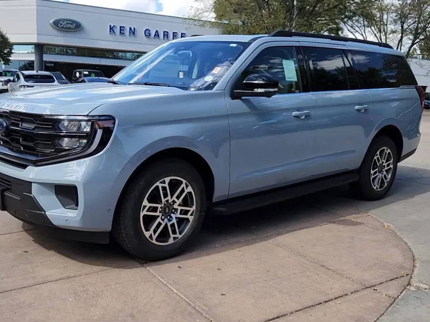 2025 Ford Expedition MAX Base photo 1