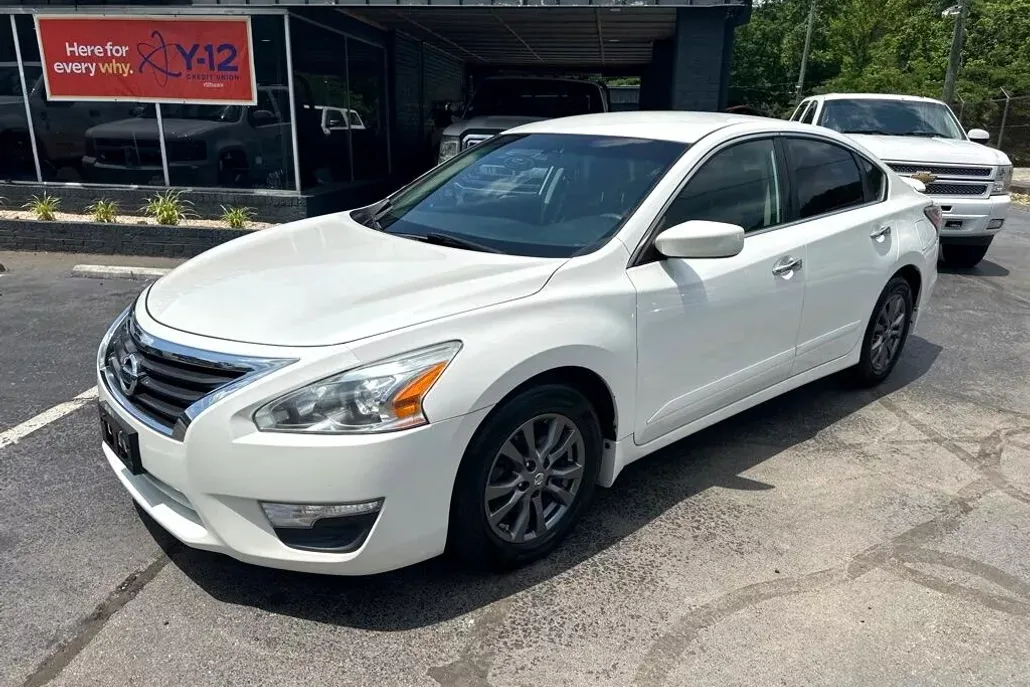 2015 Nissan Altima 2.5 S photo 1
